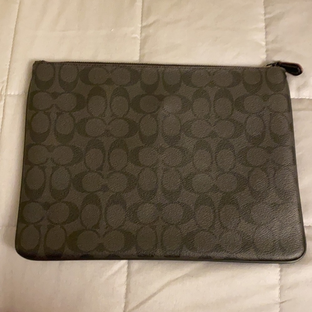 Coach Pouch - Picture 2 of 4